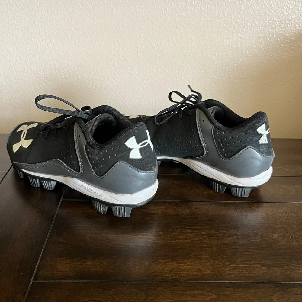 Under Armour Youth Cleats – 5.5 Youth - Picture 5 of 8